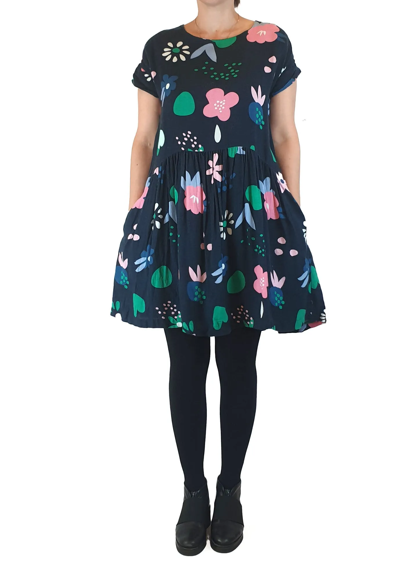 Elm black floral print tee shirt style dress size 6 (fits size 6 and 8)