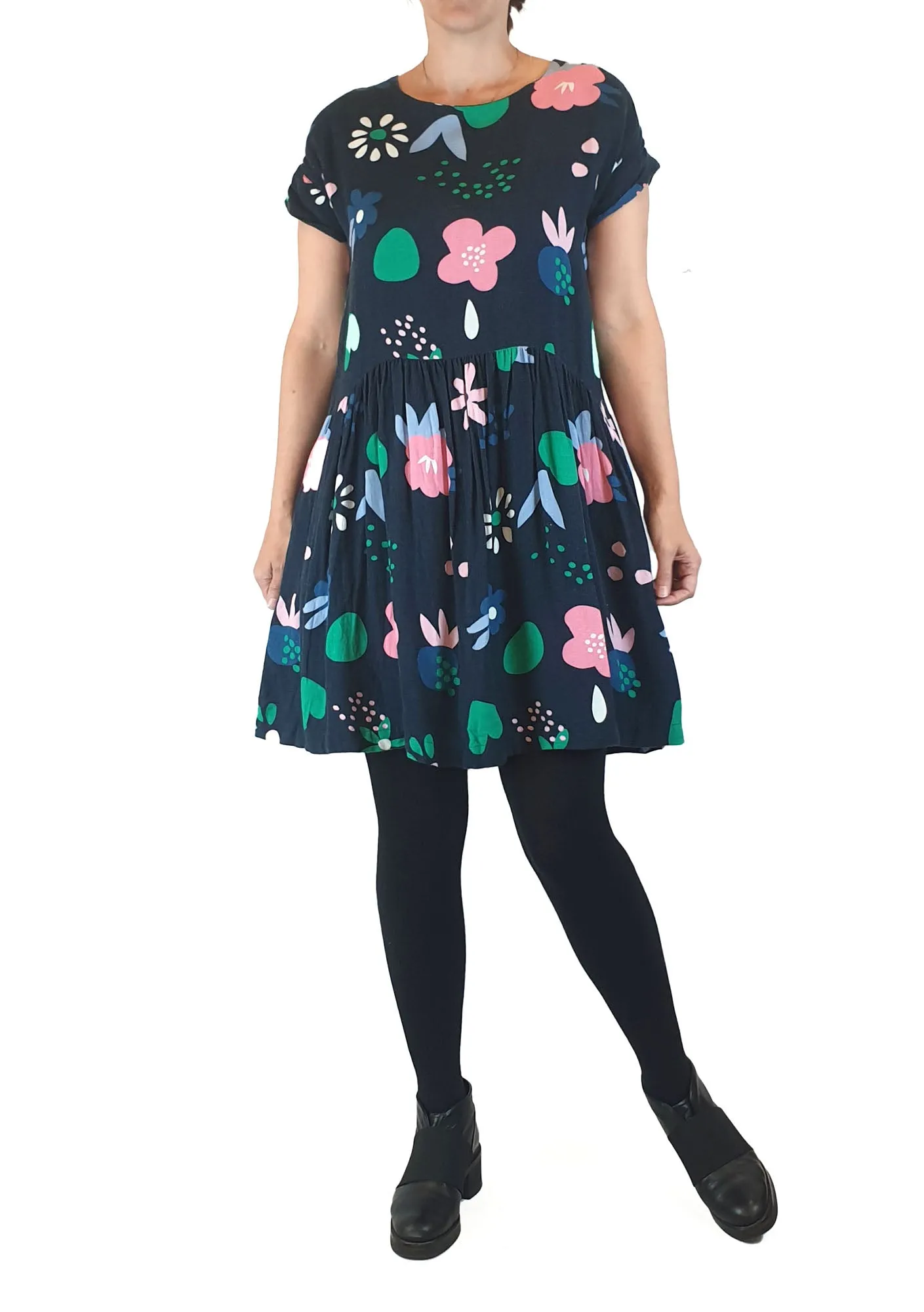 Elm black floral print tee shirt style dress size 6 (fits size 6 and 8)