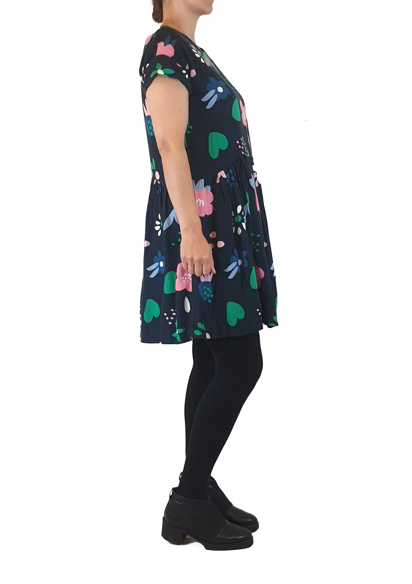 Elm black floral print tee shirt style dress size 6 (fits size 6 and 8)