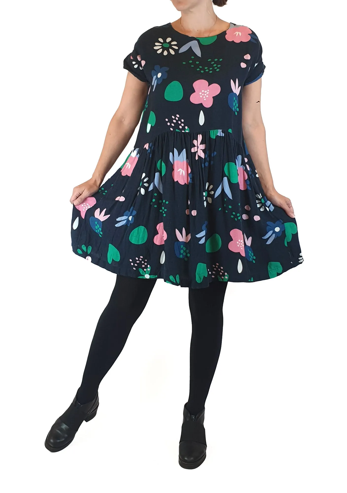 Elm black floral print tee shirt style dress size 6 (fits size 6 and 8)