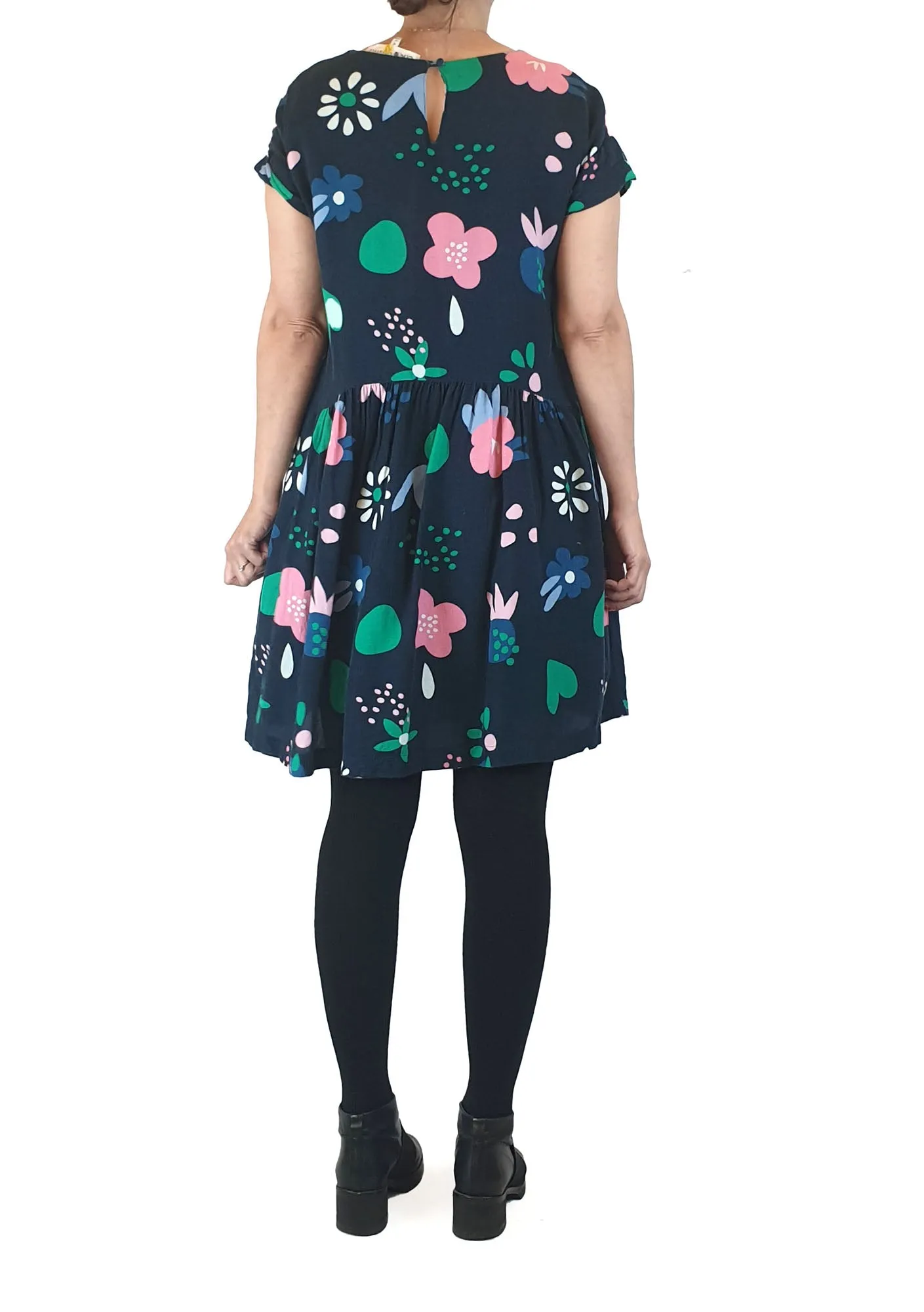 Elm black floral print tee shirt style dress size 6 (fits size 6 and 8)