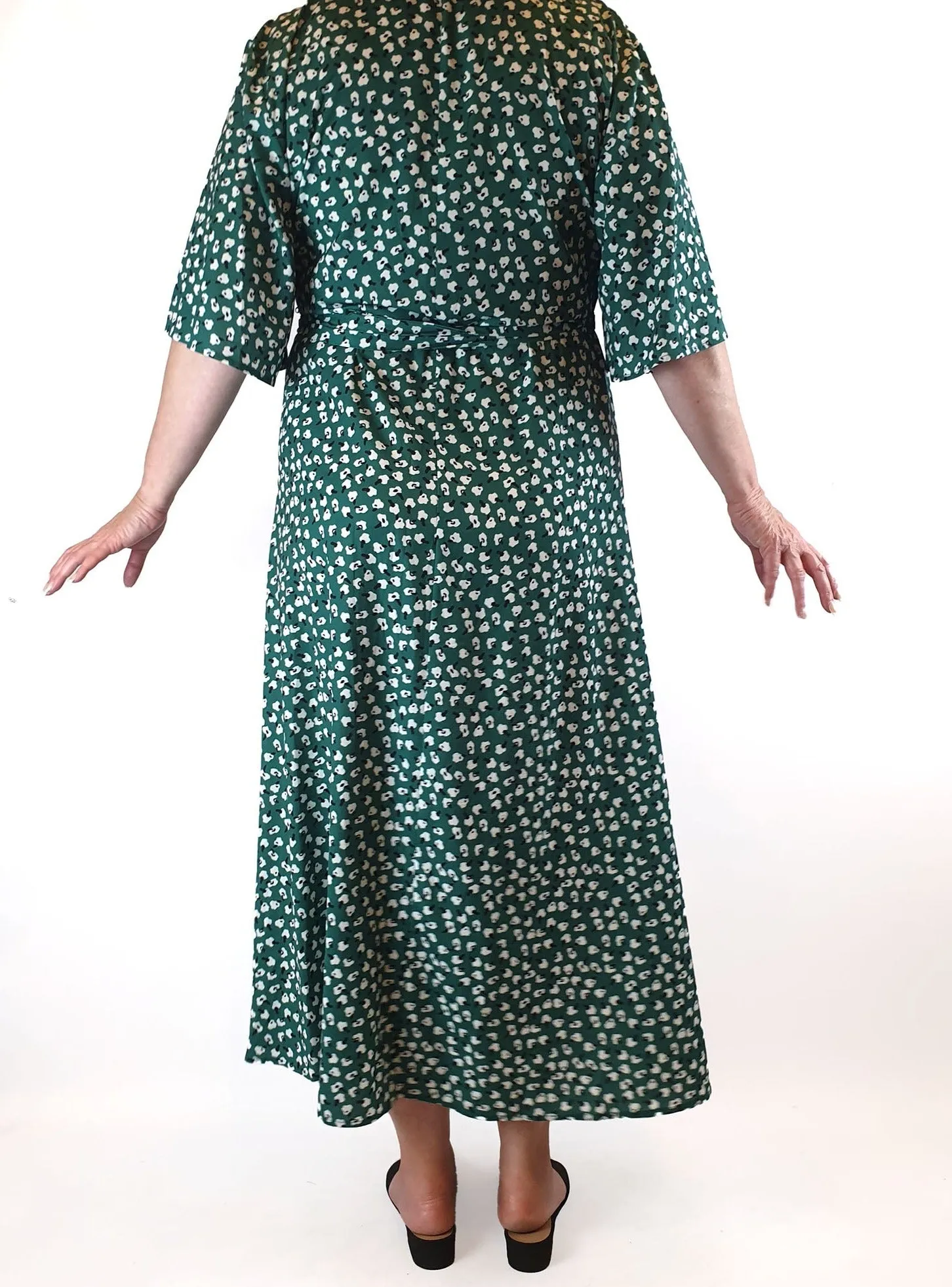 Lorraine green print wrap dress size 18