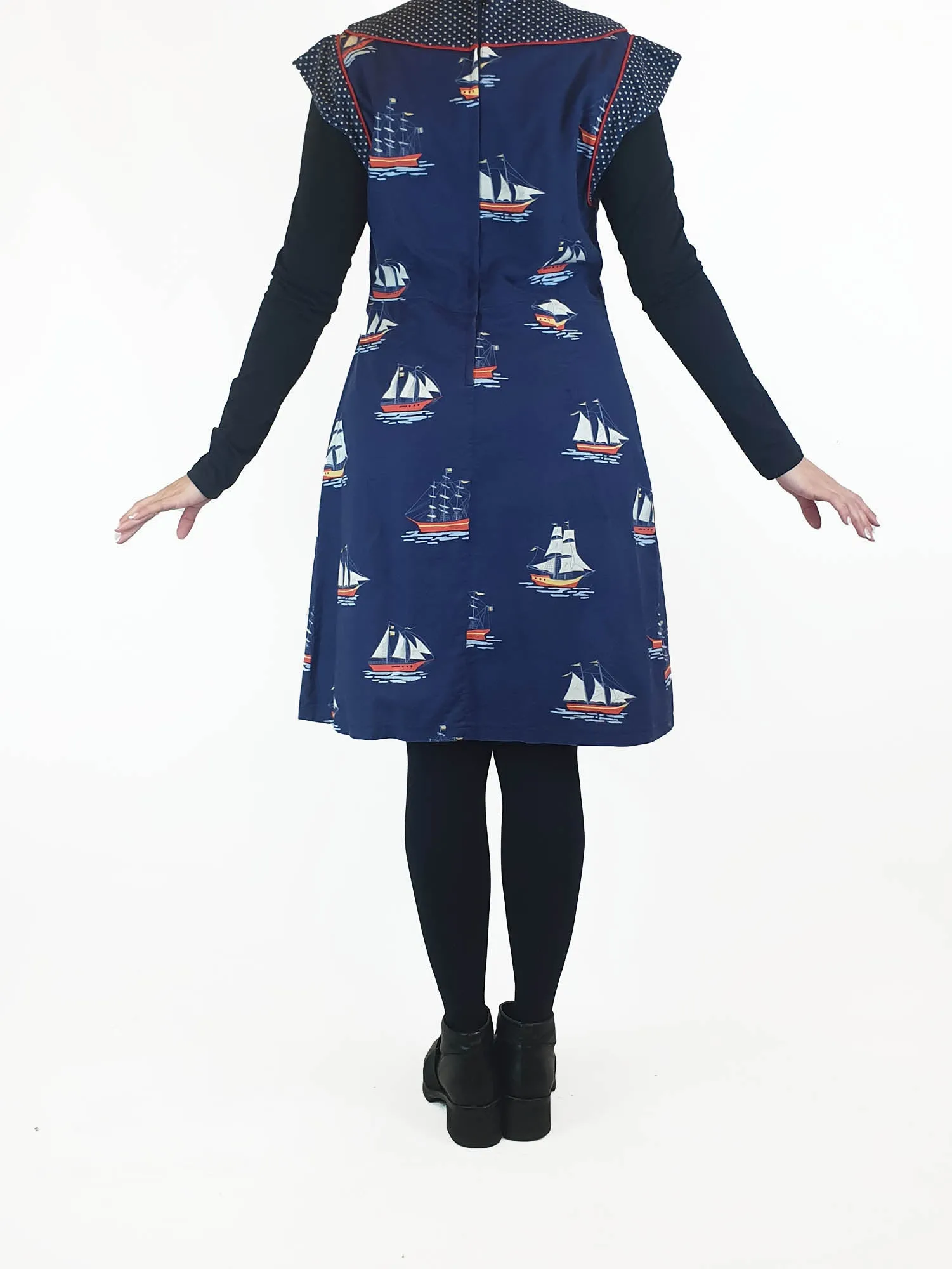 Made590 blue boat print sleeveless dress size M, best fits size 10