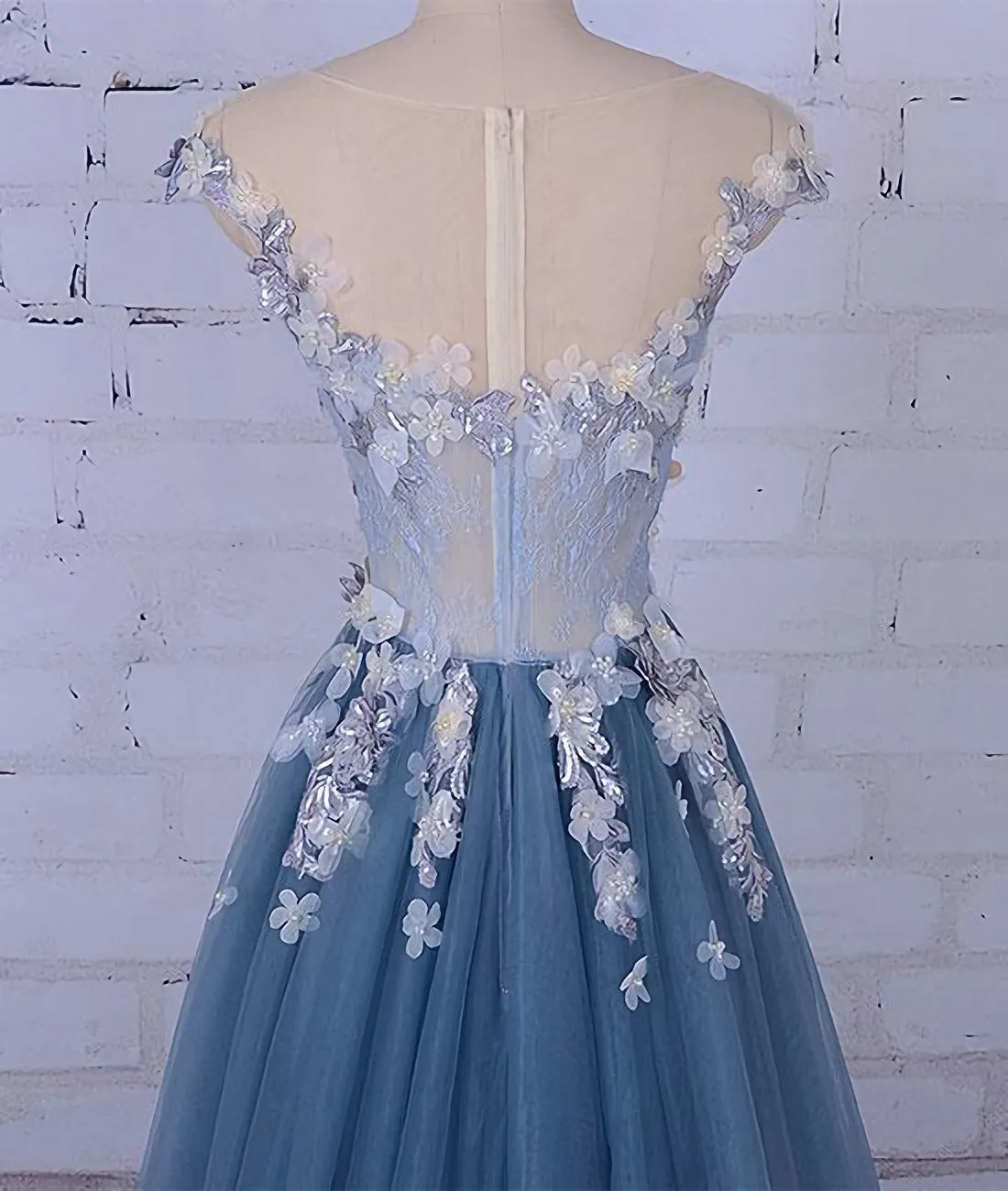 Unique Pncess Appliqued Tulle Long Prom Dresses