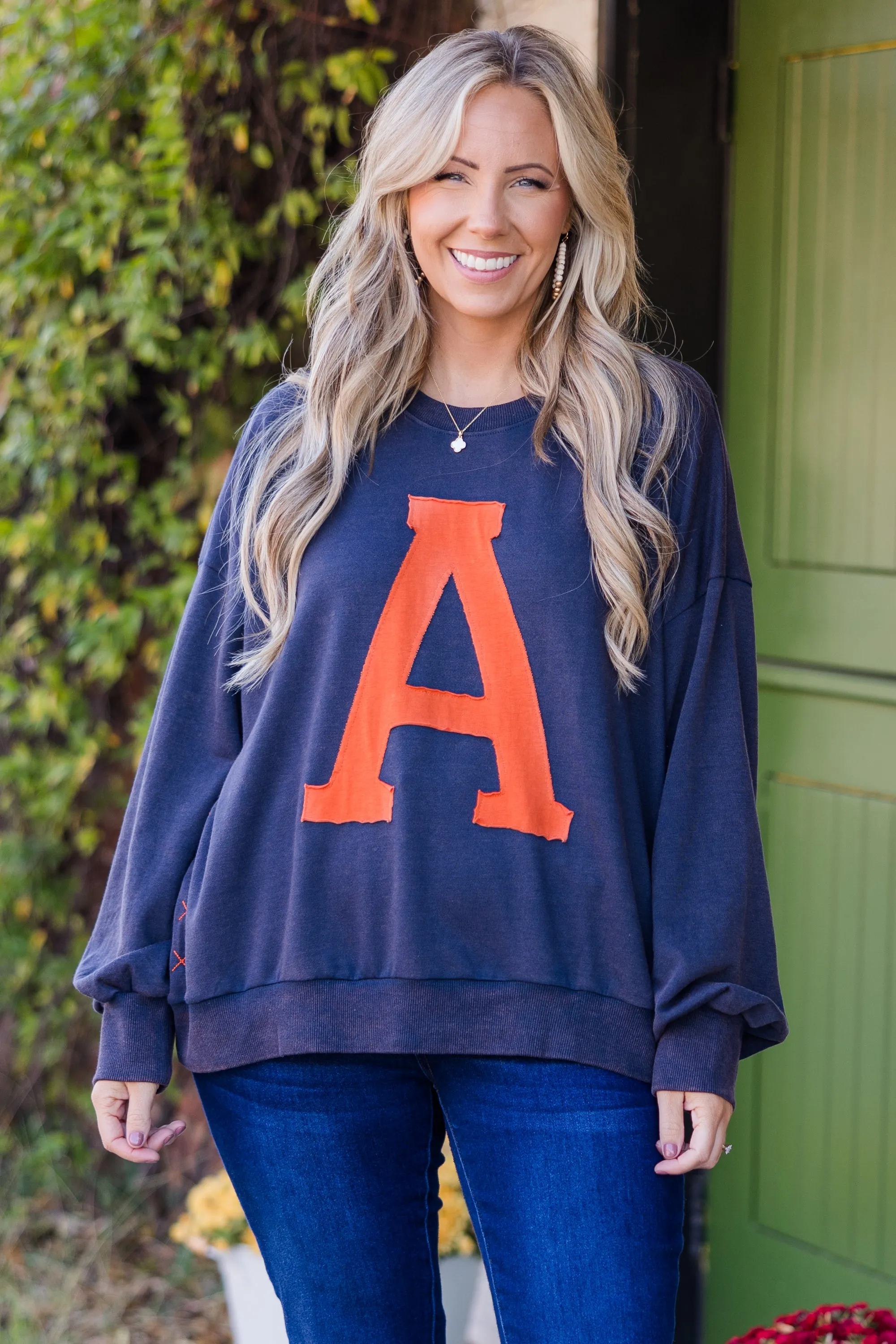 Victory Vibes Sweatshirt, Washed Navy