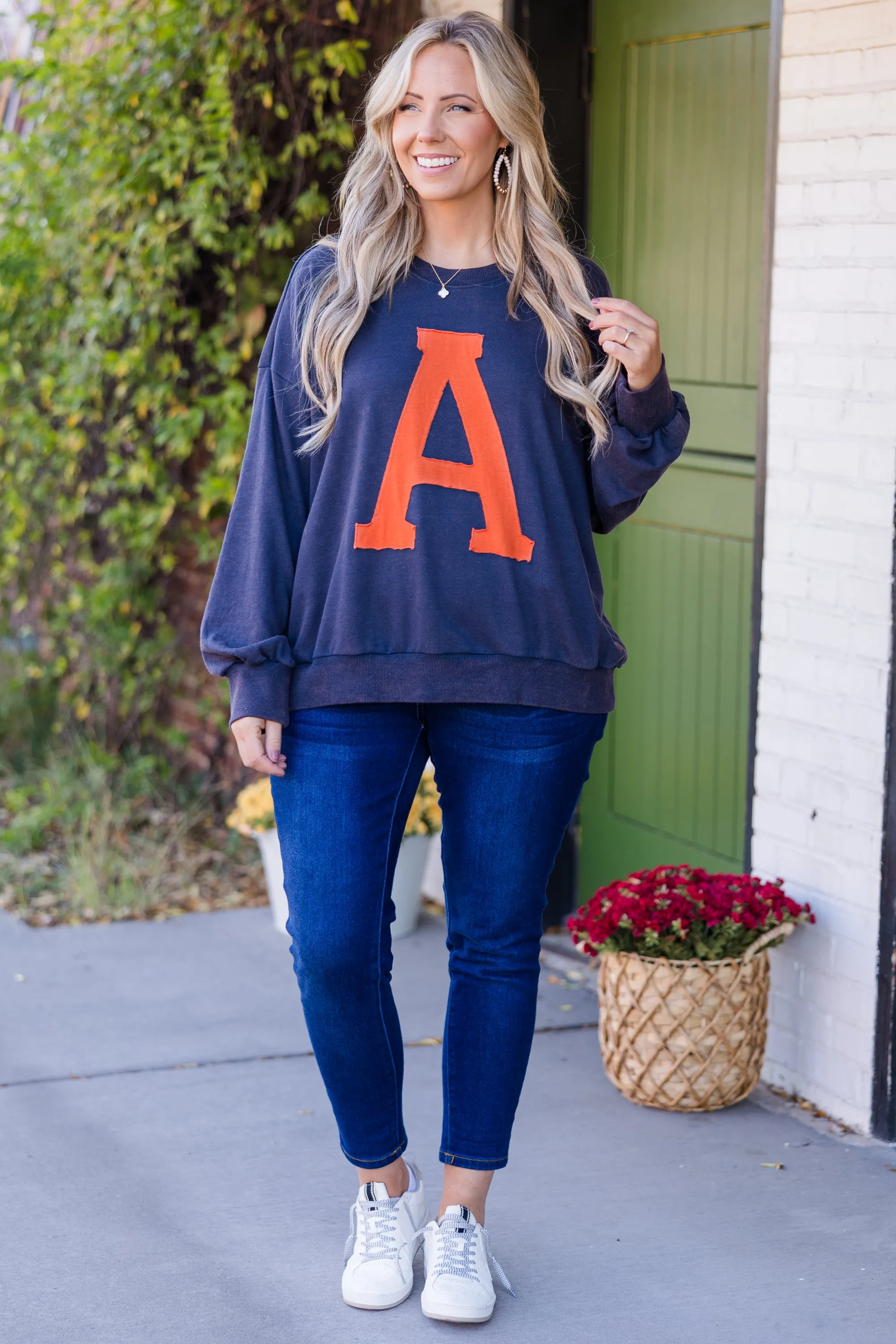 Victory Vibes Sweatshirt, Washed Navy