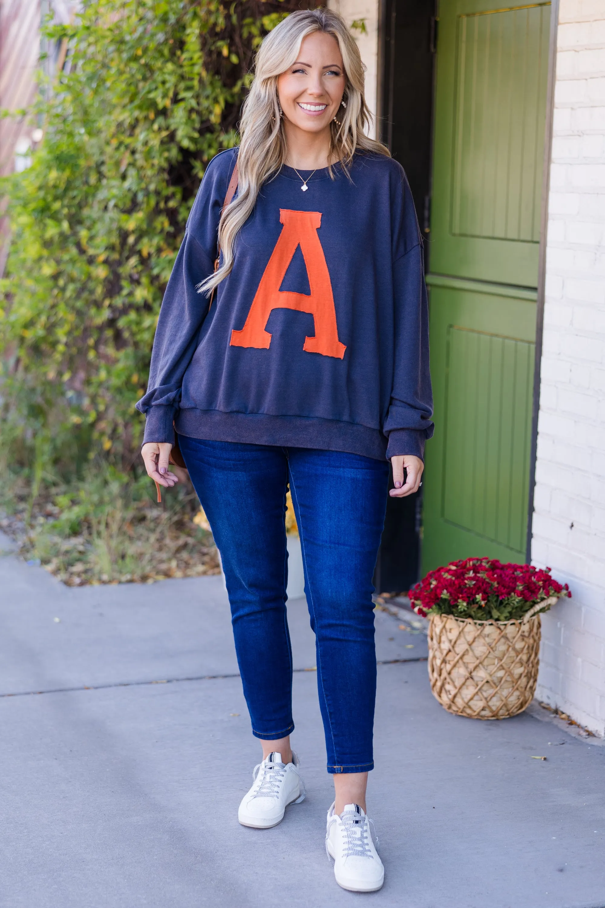 Victory Vibes Sweatshirt, Washed Navy